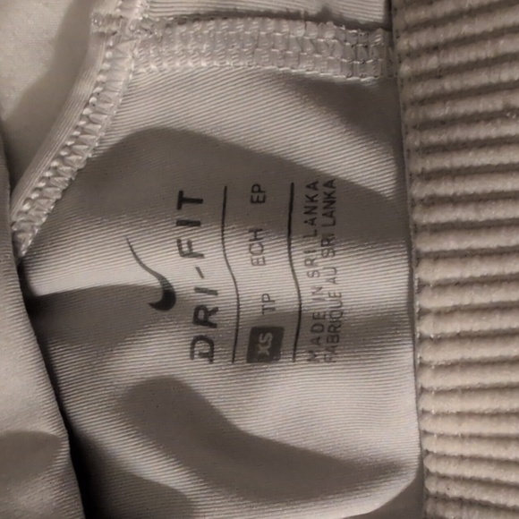 Set of Nike sports bras - Picture 8 of 8